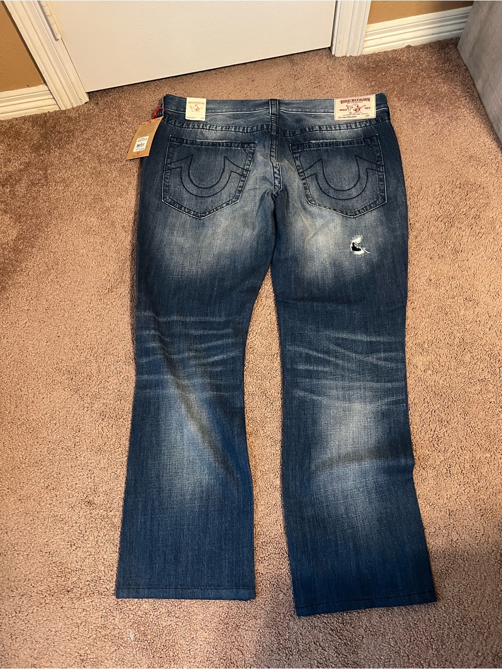 NWT $139 True Religion distressed jeans sz 40/32